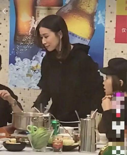 女孩网红吃瓜图片,揭秘娱乐圈幕后真相！”