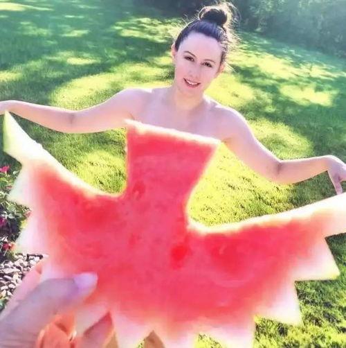 网红明星吃瓜图片,揭秘娱乐圈幕后真相