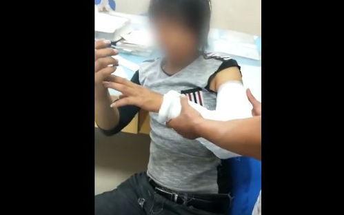 网红拍视频吃瓜