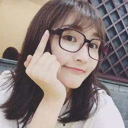 看我头像吃瓜网红图片女,揭秘看瓜网红女生的时尚生活