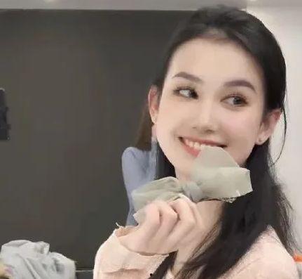 官宣吃瓜网红是谁啊,揭秘网络红人背后的故事